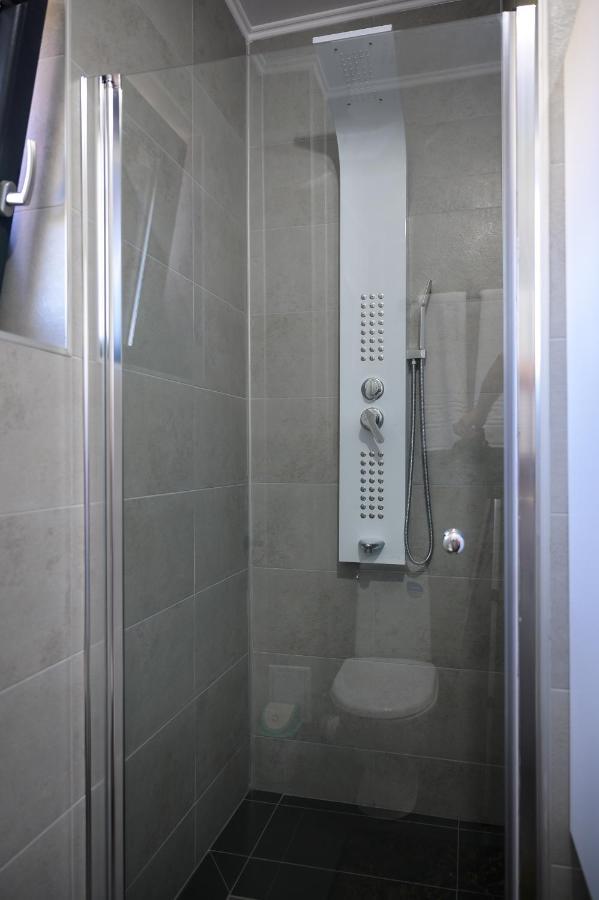 Târgu JiuNina Houseアパートメント エクステリア 写真