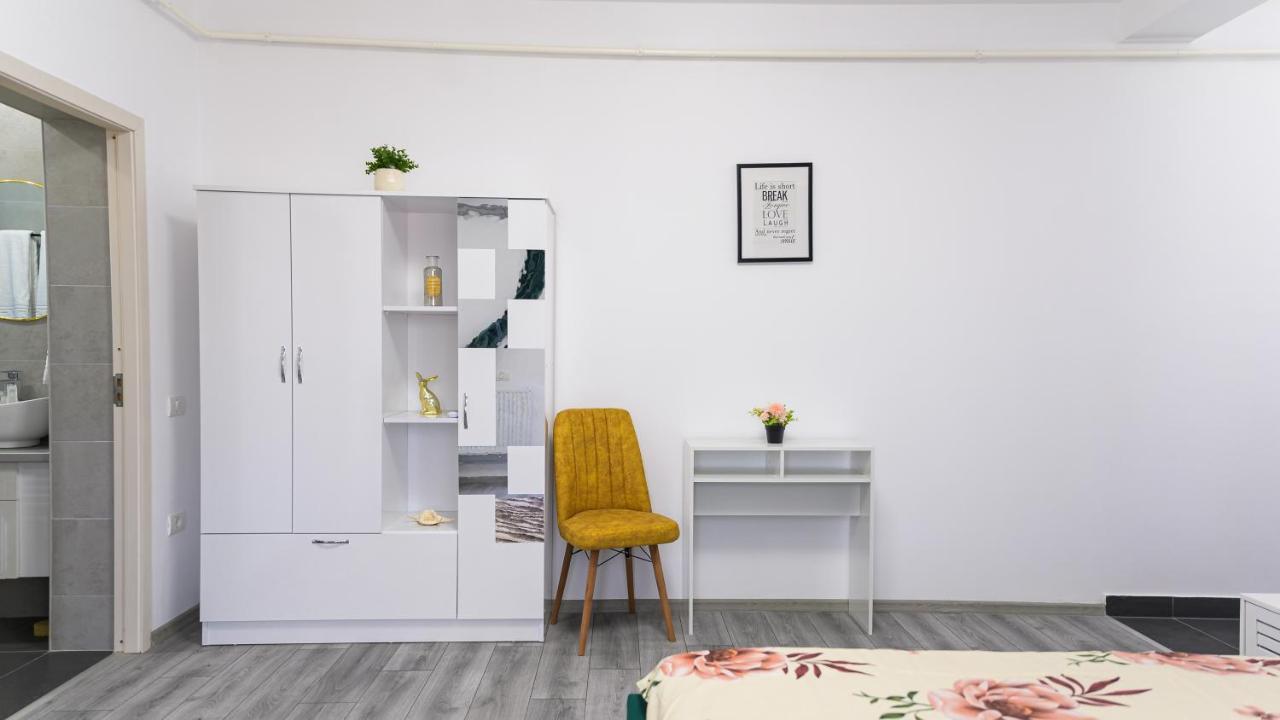 Târgu JiuNina Houseアパートメント エクステリア 写真