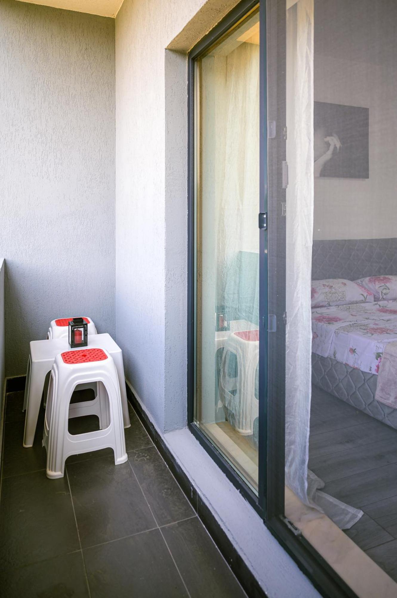 Târgu JiuNina Houseアパートメント エクステリア 写真